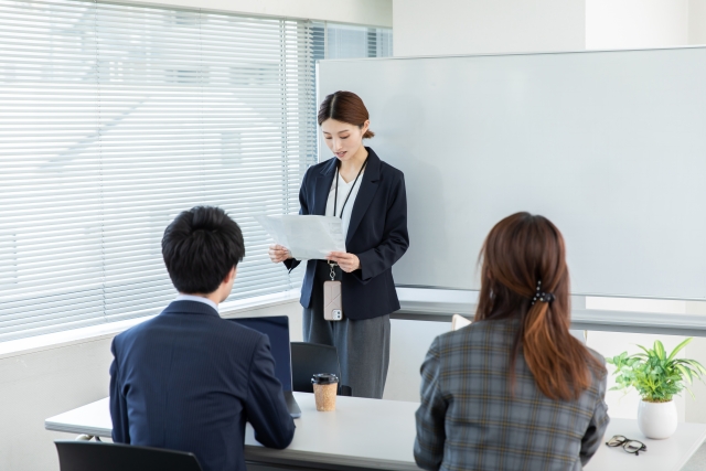 大阪社労士事務所・管理職研修は、自社で社員が講師をする