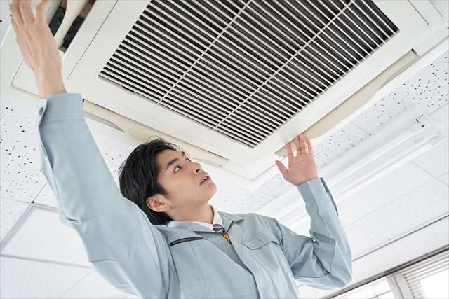 大阪社労士事務所・盆休み明けにエアコンが故障、室温が３５度に！